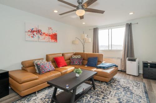 Just renovated 3 BR/2Bath/parking+ downtown view