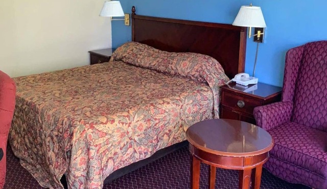 King Bed with Jetted Tub