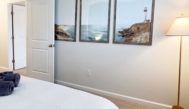 King Beds, Family Dining Table, Fenced Yard, Driveway Parking, Near all Beaches
