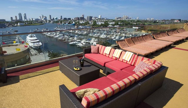 King Room, Golden Nugget, Rooftop Pool, Casino Access, Close to Boardwalk