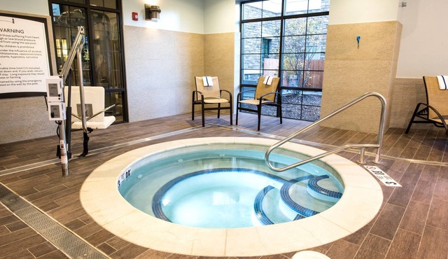King Studio Suite w/Breakfast & Pool | Albany