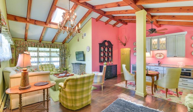 'La Petite Chalet' w/Blue Ridge Mountain Views!