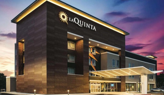 La Quinta Inn & Suites by Wyndham Atlanta South - McDonough
