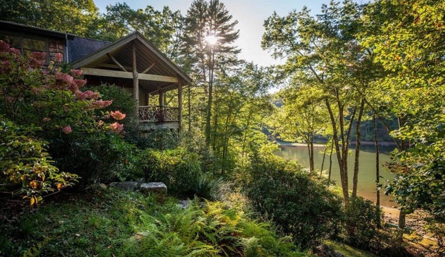 Lake front with private dock, fire pit, hammock, pool table & gorgeous views! Fishing poles, paddle boards & canoe provided.
