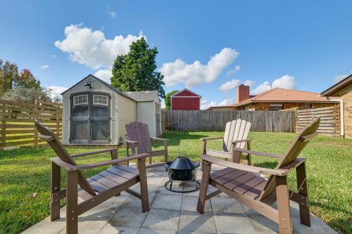 Lake Jackson Retreat w/Lanai & Large Yard!