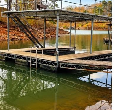 Lake Lanier 3BR Cozy Retreat with Screened Porch, Deck and Dock