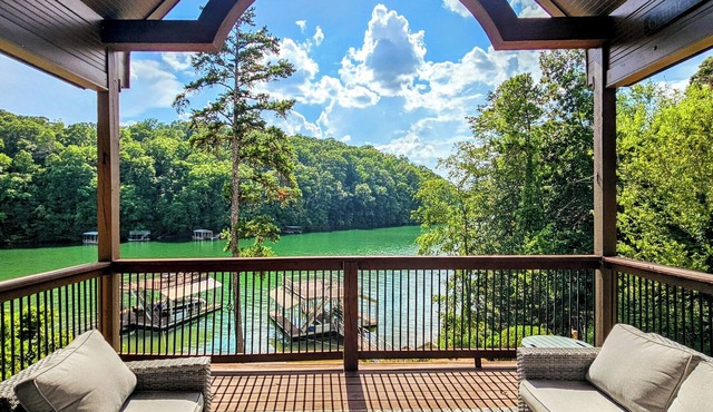 Lake Lanier Lakefront estate with private party dock 5BR/4BA 5700+sqft
