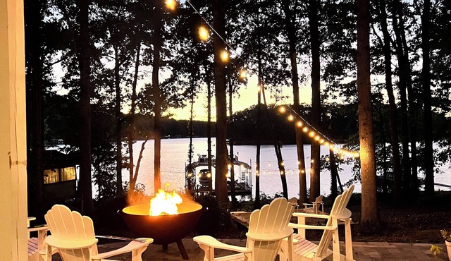Lake Lanier - On The Water - Dock, Quiet Cove, Pool Table, Fire Pit