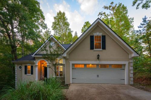Lake Lanier Retreat, Dock, Firepit, Home Theater