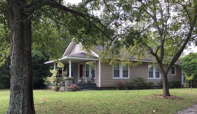 Lake Monticello Area Cottage on 7 Acres