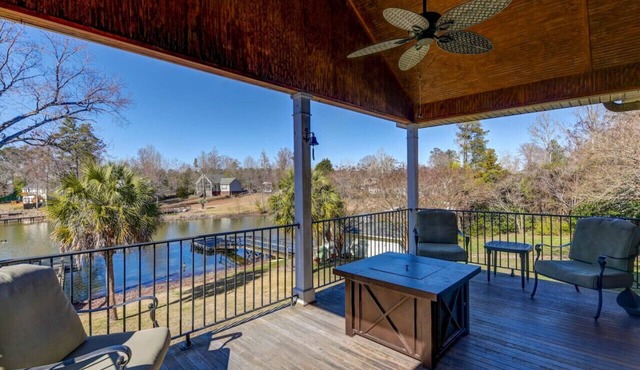 Lake Murray Group Getaway | Sleeps 10 | Kayaks