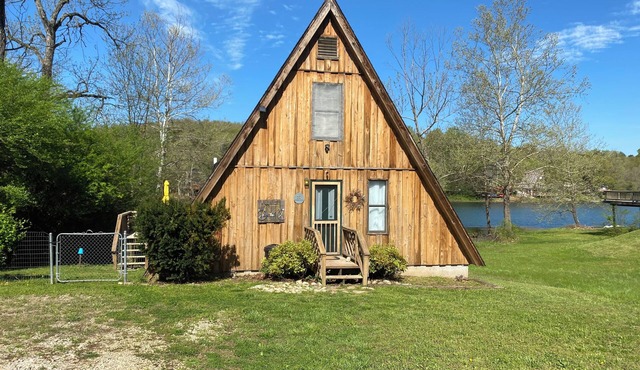 Lakefront Aframe Cabin in Hardy on Kiwanie Lake with kayaks and private dock
