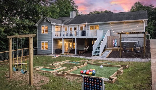 Lakefront, Boat Dock, Game Room, Backyard Oasis