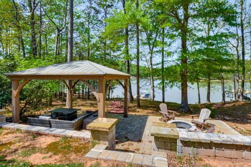 Lakefront Escape w/Dock & Fire Pit: Sleeps 12