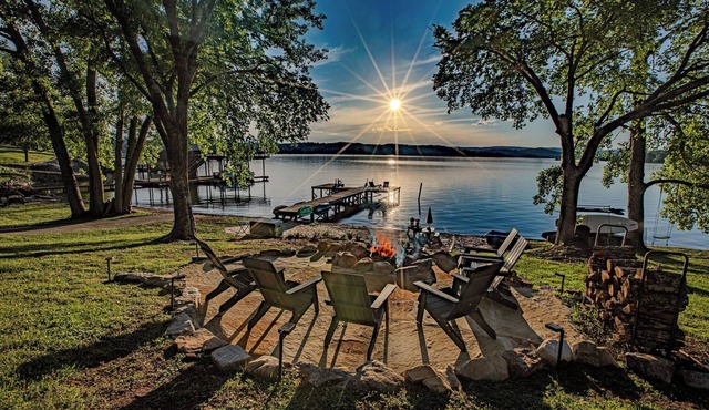 Lakefront/Hot Tub/Sauna/Fire Pit