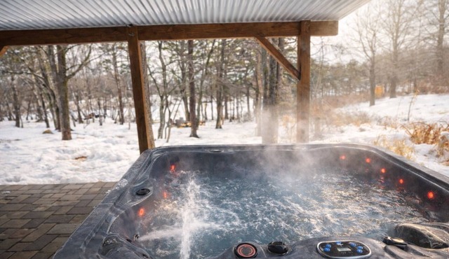 Lakefront Retreat Sleeps 12 Hot Tub + Theater