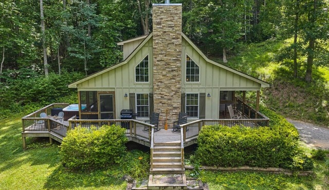 Lakeside Cabin minutes to Asheville
