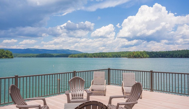 Lakeside Pagoda-Lake and Mountain Views- Easy Walk To Private Dock W/Boat Slip