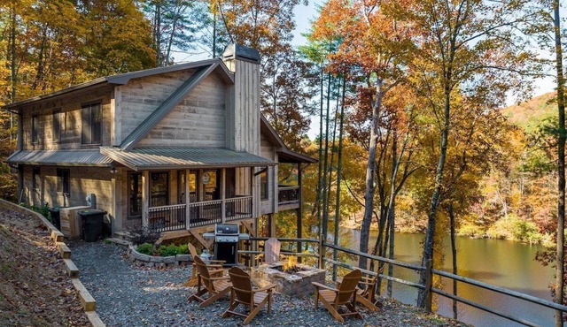 Lakeside Treehouse w/Hot Tub & Firepit