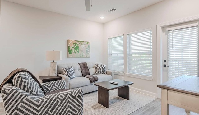 Landing | Amazing 2BD, Pool