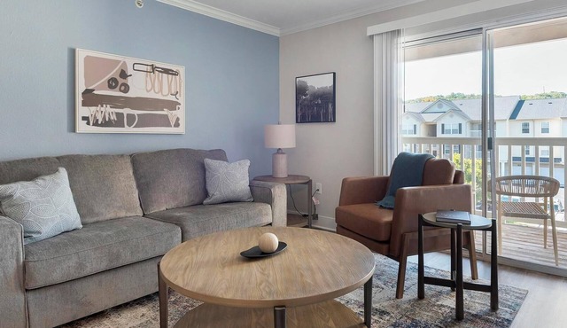 Landing | Beautiful 2BD, Gym, Pool
