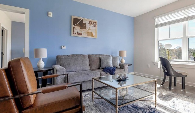 Landing | Beautiful 2BD, Pool, Gym