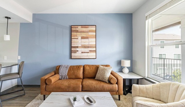 Landing | Beautiful 2BD, Gym, Pool