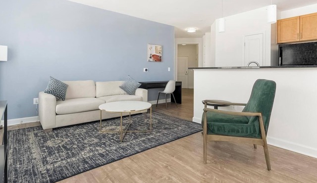 Landing | Beautiful 2BD, Pool, Gym