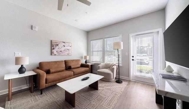Landing | Beautiful 2BD, Gym, Pool