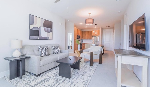 Landing | Beautiful 2BD, Gym, Pool