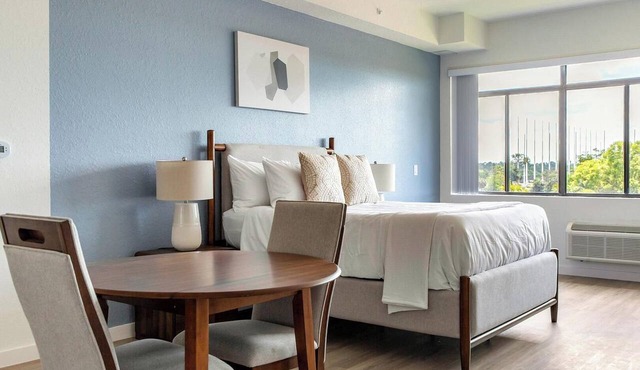 Landing | Beautiful Studio, Courtyard, Gym