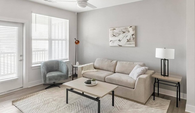 Landing | Chic 1BD, Clubhouse, Pool