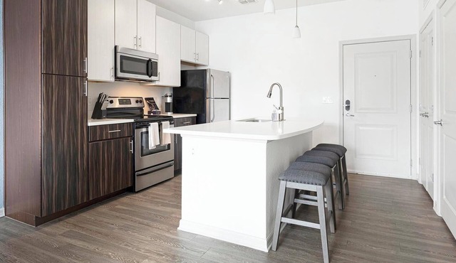 Landing | Chic 1BD, Clubhouse, Gym