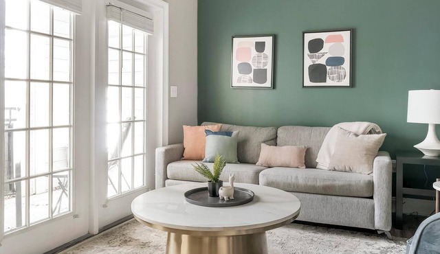 Landing | Chic 1BD, Clubhouse, Pool