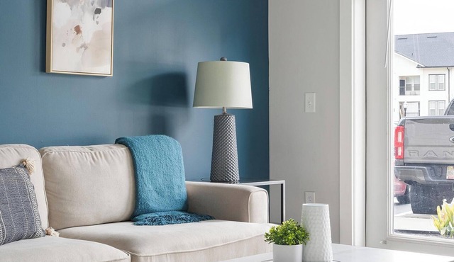Landing | Chic 1BD, Pool, Gym