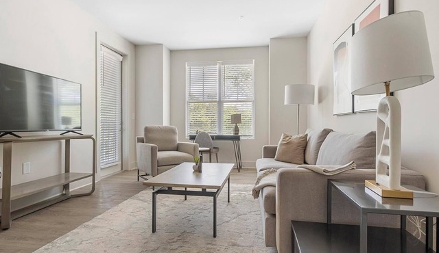 Landing | Chic 1BD, Pool, Clubhouse