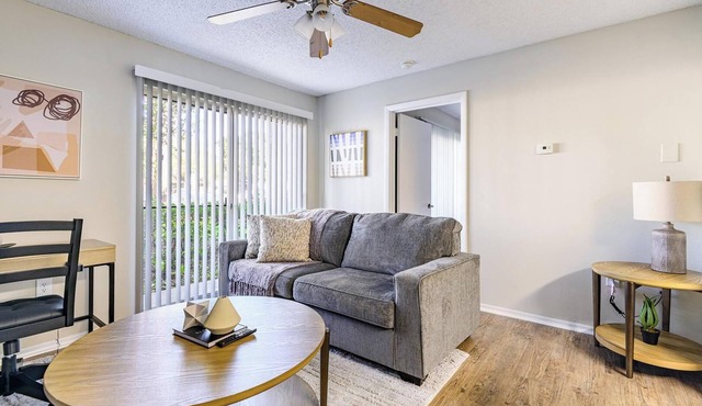 Landing | Chic 1BD, Tennis Court, Gym