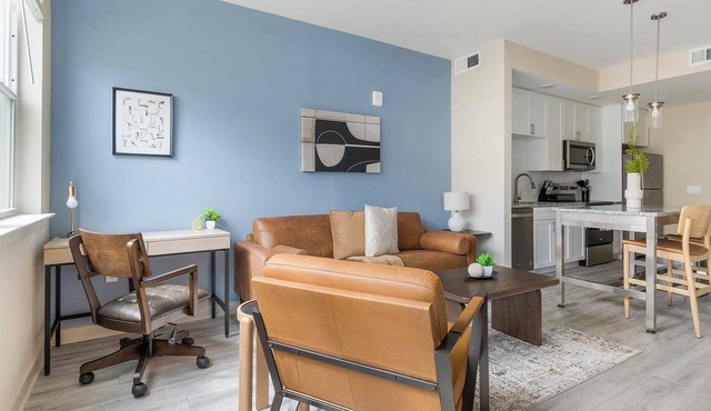 Landing | Chic 1BD, Clubhouse, Courtyard
