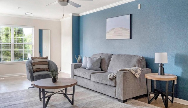Landing | Chic 2BD, Clubhouse, Courtyard