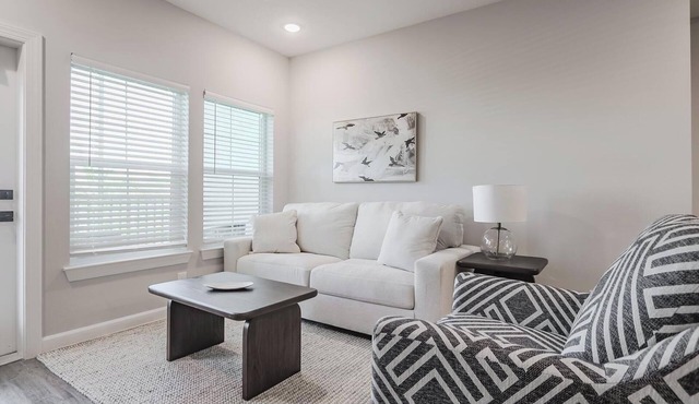 Landing | Chic 2BD, Pool