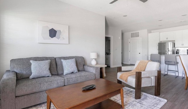 Landing | Chic 2BD, Pool