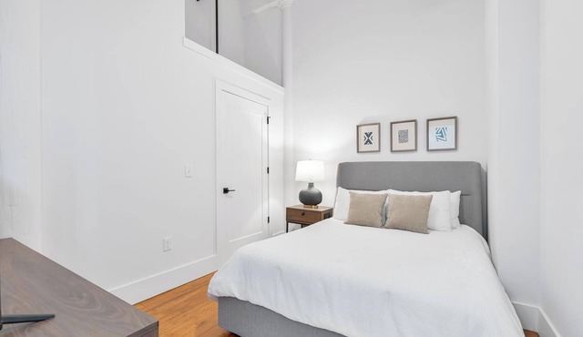 Landing | Chic 2BD, Yoga Studio, Gym