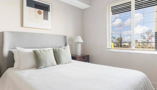 Landing | Chic 2BD, Yoga Studio, Gym