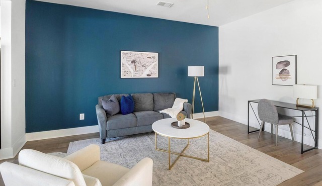 Landing | Chic 3BD, Gym, Yoga Studio