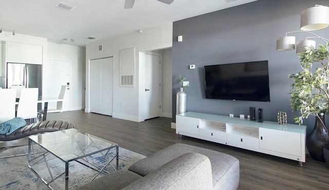 Landing | Chic 3BD, Pool, Gym