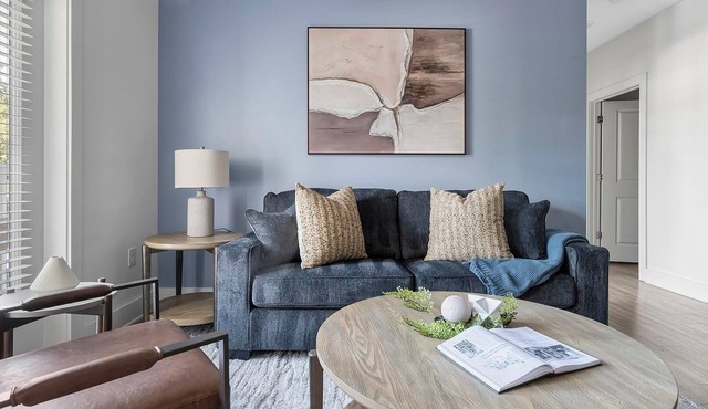 Landing | Chic 3BD, Yoga Studio, Pool