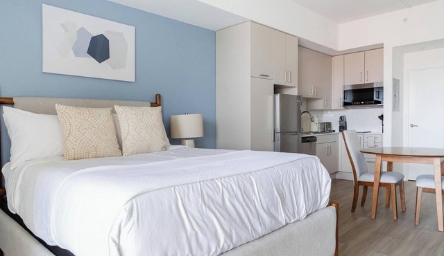 Landing | Chic Studio, Yoga Studio, Courtyard