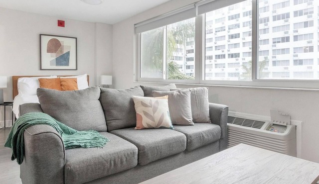 Landing | Incredible Studio, Pool, Yoga Studio