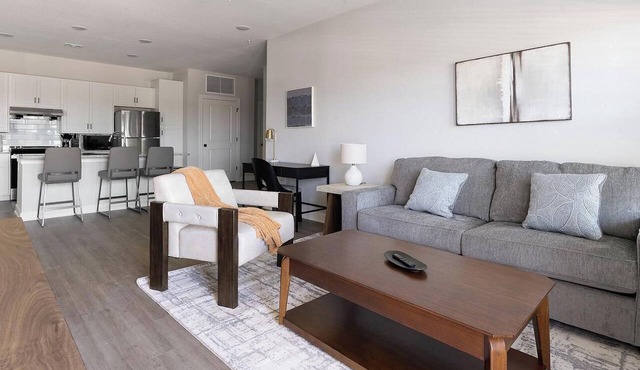Landing | Incredible 2BD, Pool