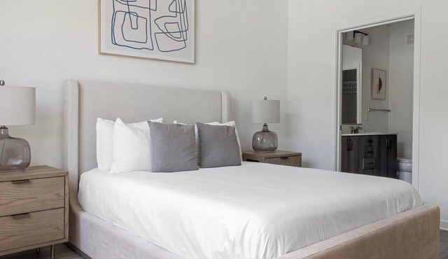Landing | Incredible 2BD, Pool, Rooftop Lounge